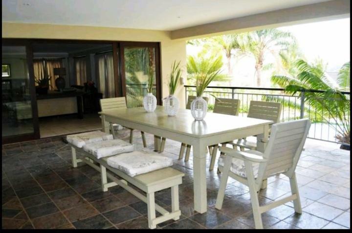 Mahogany Villa Guesthouse - Solar Ballito Extérieur photo